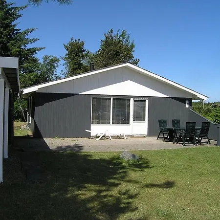 Three-bedroom Holiday In * Hals